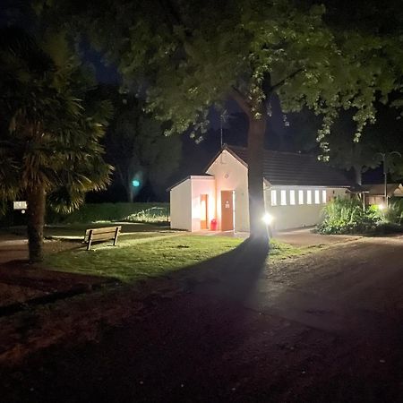 Camping Les Portes Du Perche Mamers 外观 照片