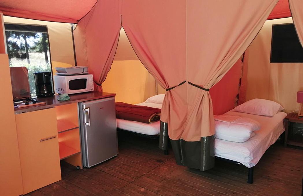 Camping Les Portes Du Perche Mamers 外观 照片