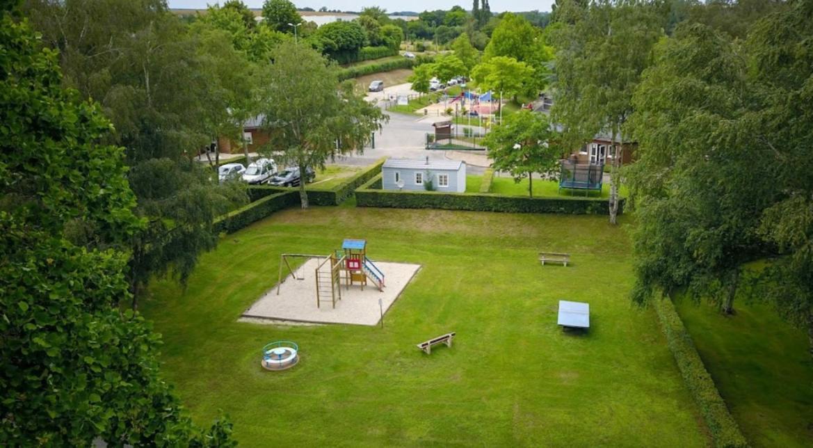 Camping Les Portes Du Perche Mamers 外观 照片